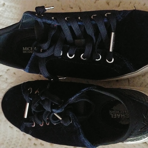 Michael Kors tennis shoes - Picture 1 of 1